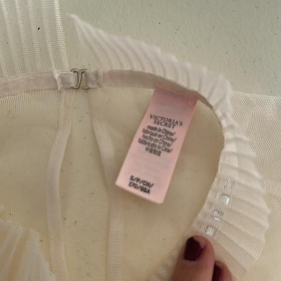 Elegant Sheer Blouse with Rhinestone Collar - Picture 4 of 5